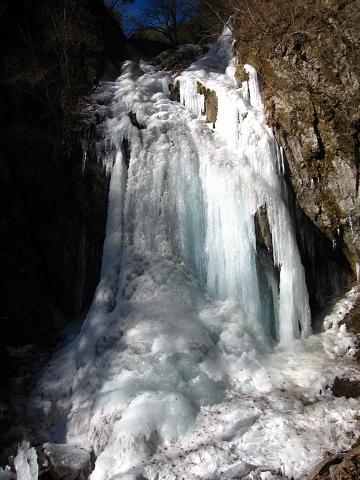 凍る滝。.JPG